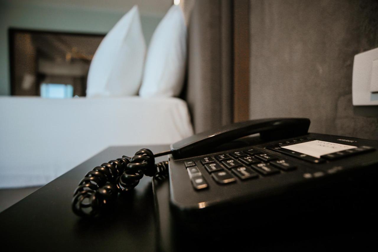Klajdi Resort & Spa Голем Экстерьер фото A telephone in a hotel room